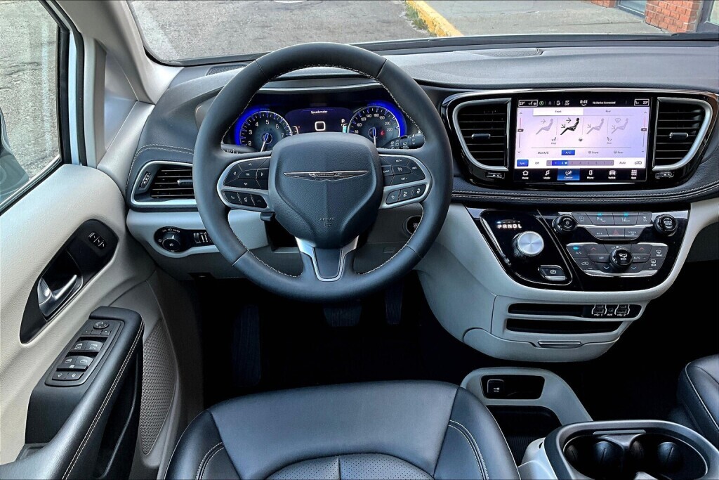 Chrysler Pacifica 2024