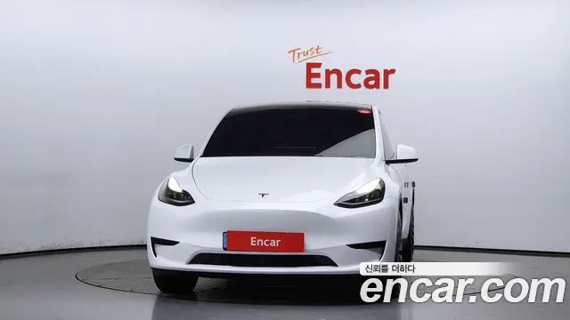 Tesla Model Y 2024