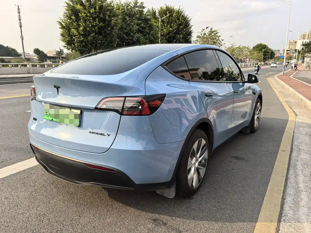 Tesla Model Y 2023