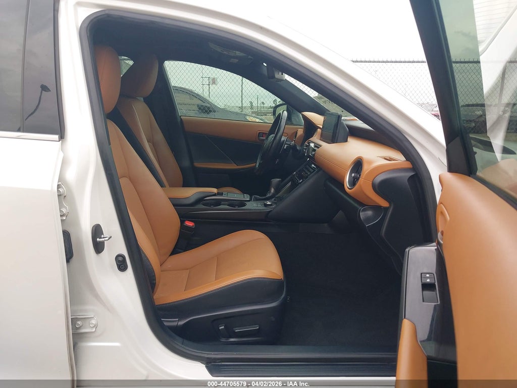 Lexus IS 300 2021