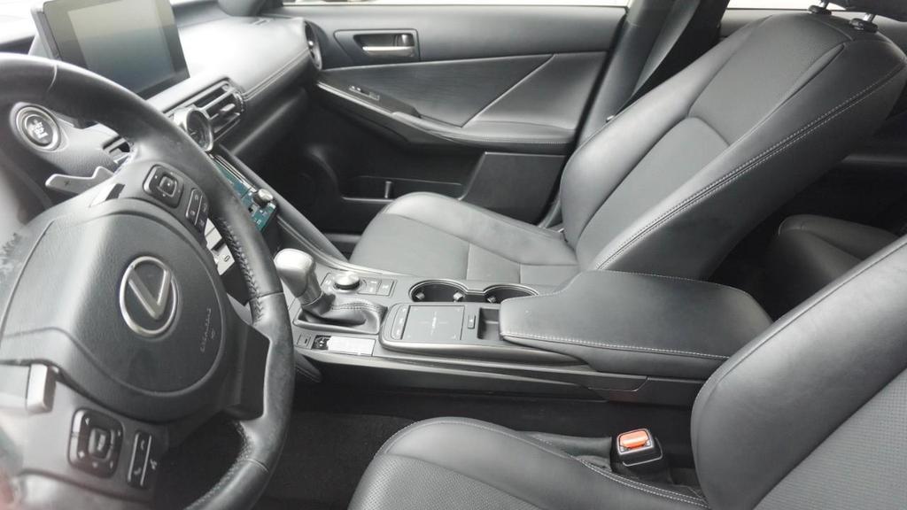 Lexus IS 300 2023