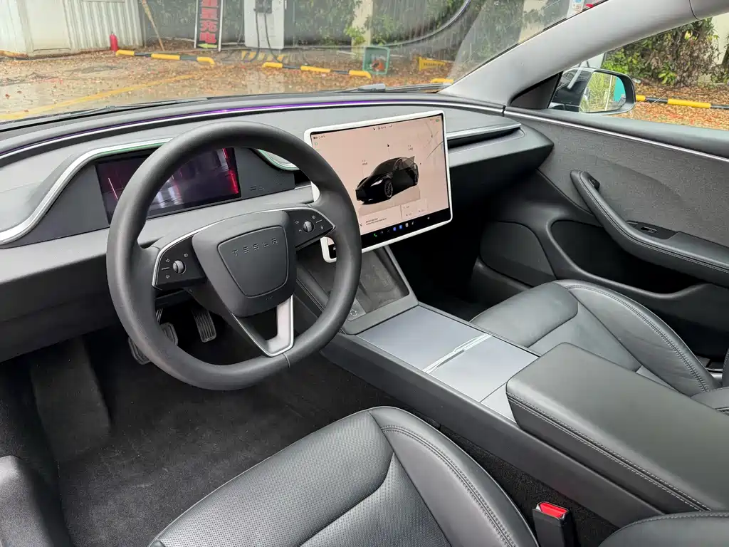 Tesla Model 3 2024