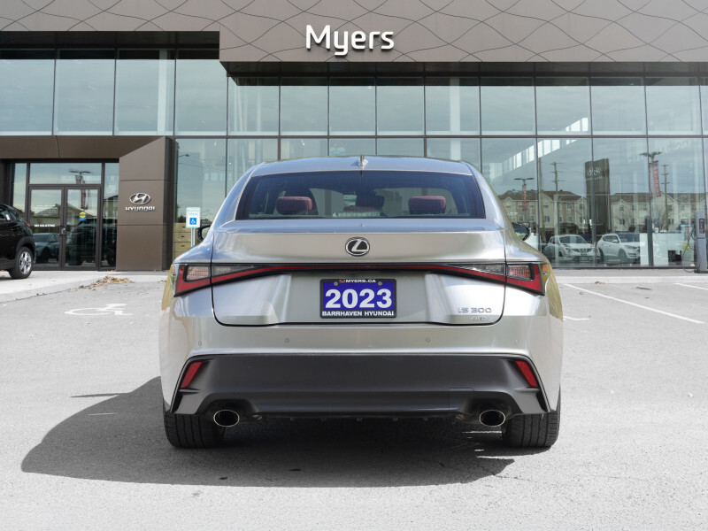 Lexus IS 2023