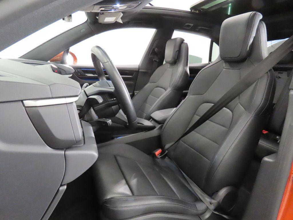 Porsche Macan 2025