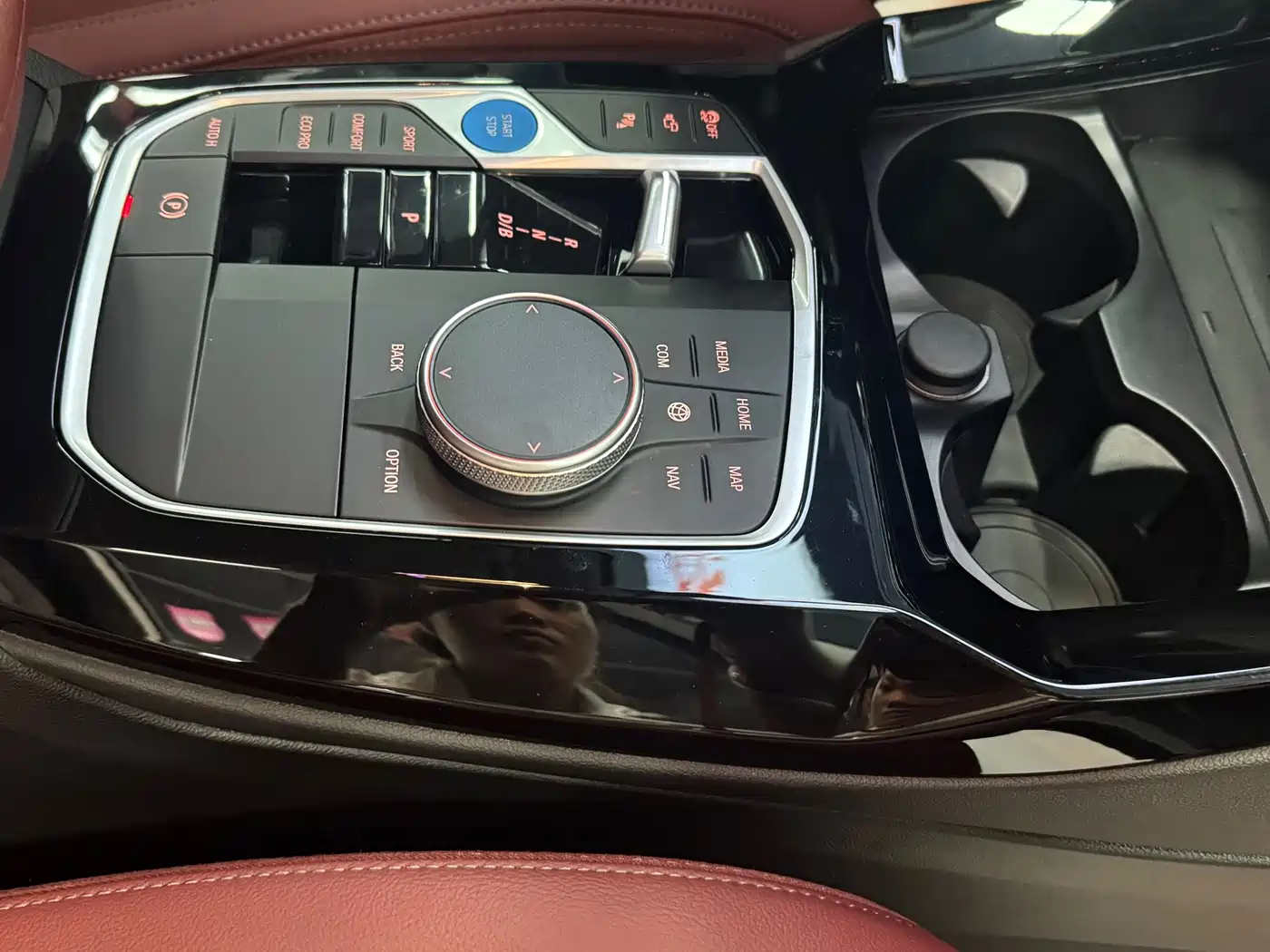 BMW iX3 2025