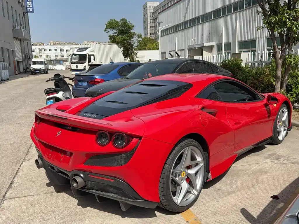 Ferrari F8 2021
