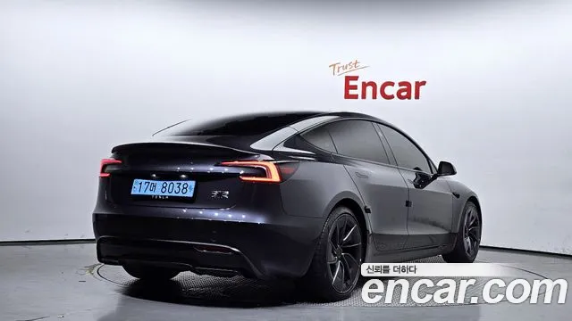 Tesla Model 3 2024