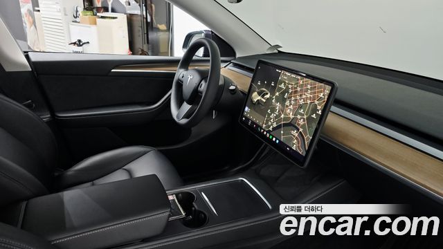 Tesla Model Y 2024
