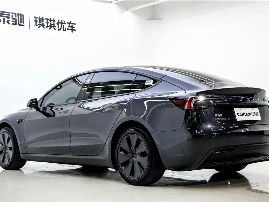 Tesla Model 3 2024