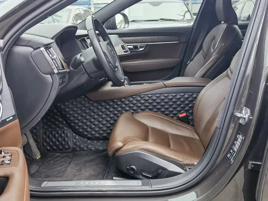 Volvo V90 2021