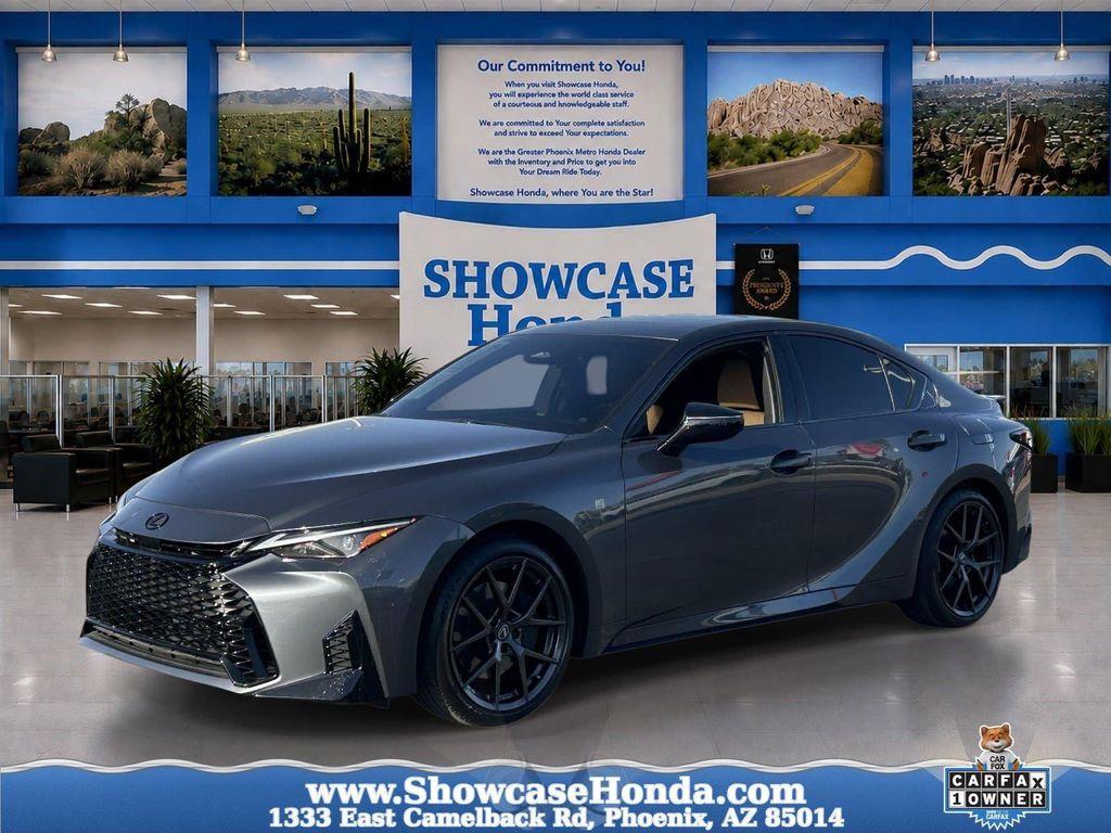 Lexus IS 2026