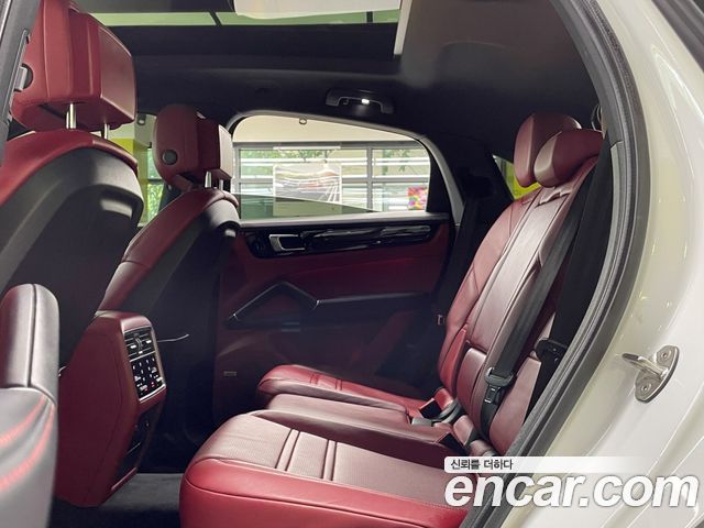 Porsche Cayenne 2021