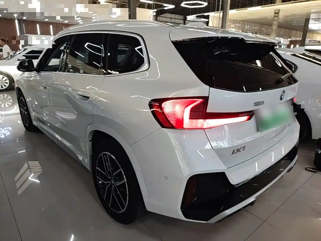 BMW iX1 2024