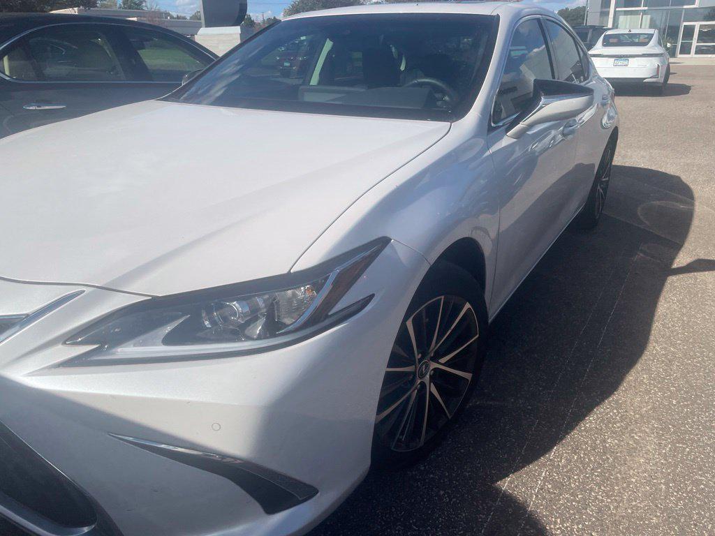 Lexus ES 2024