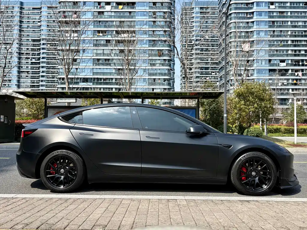 Tesla Model 3 2024