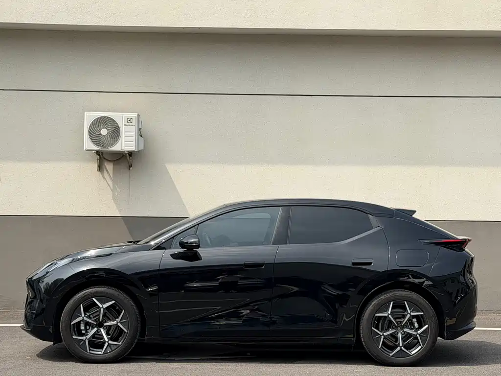 Lynk & Co Z20 2025