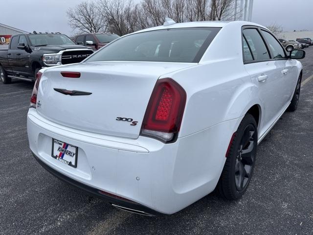 Chrysler 300 2023