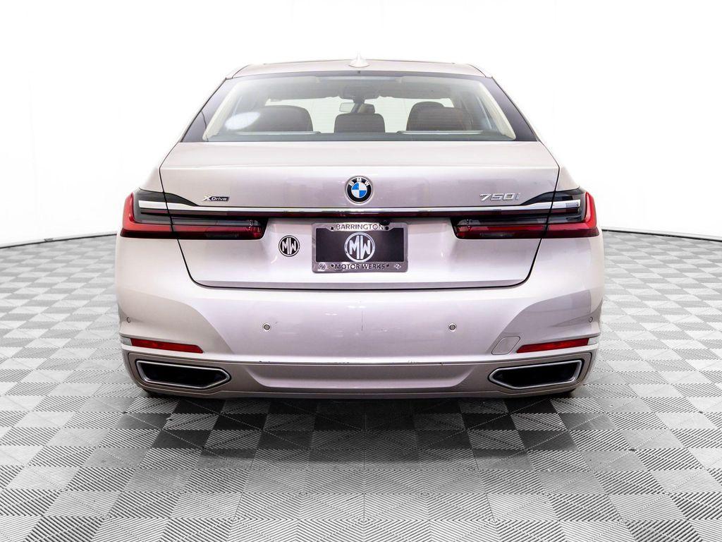 BMW 750 2022