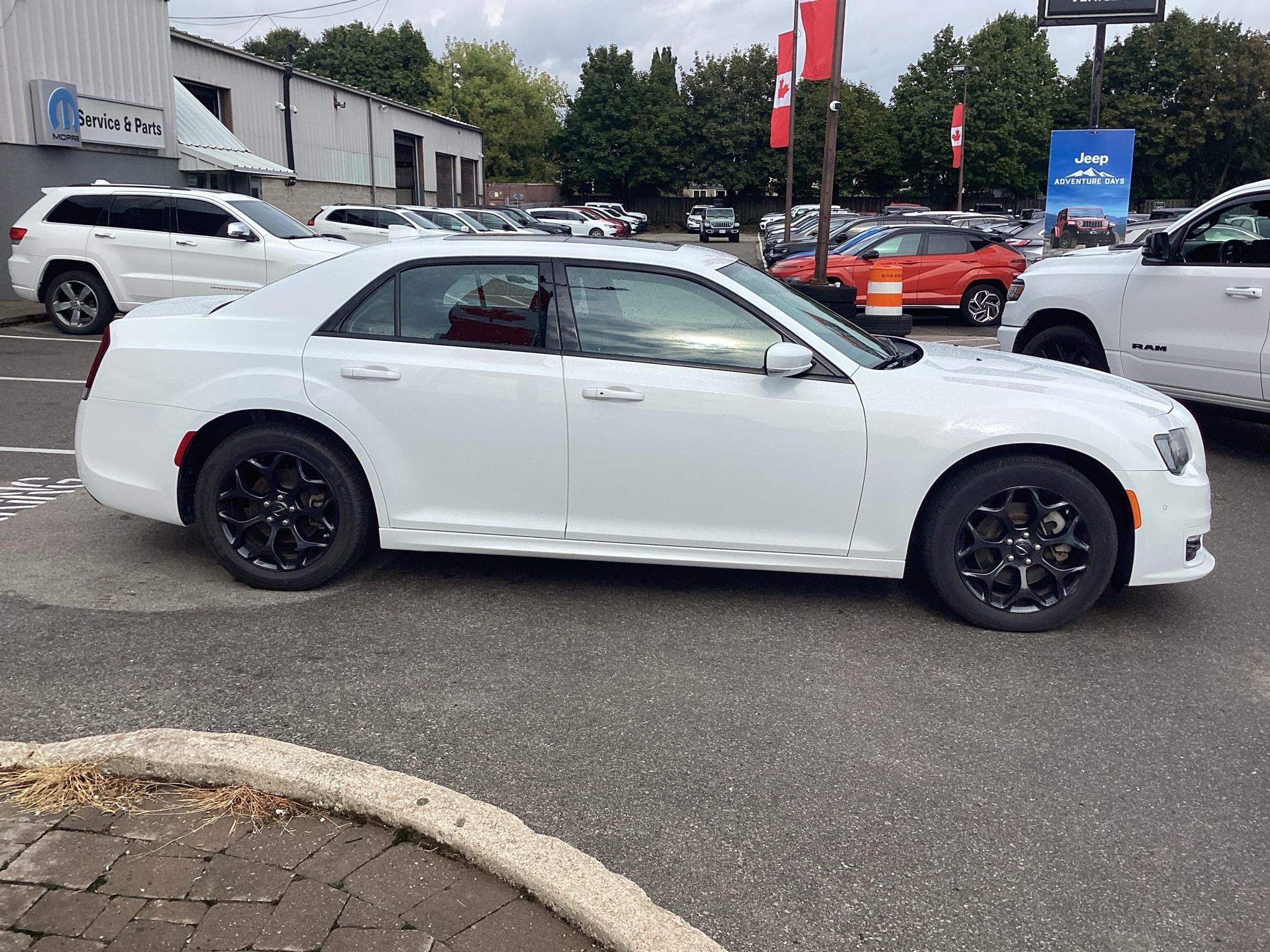 Chrysler 300 2023