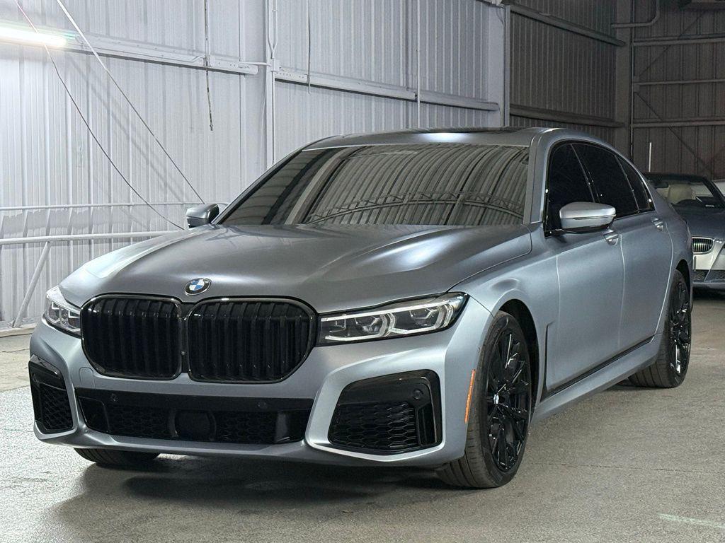 BMW 750 2022