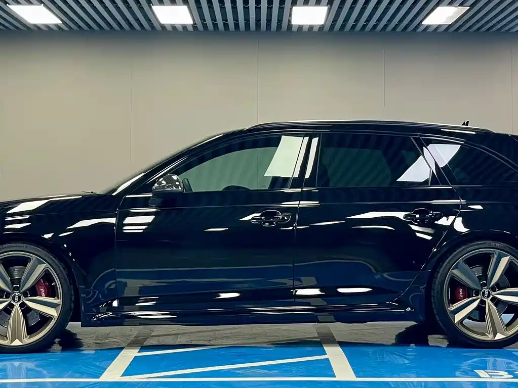 Audi RS 4 2022