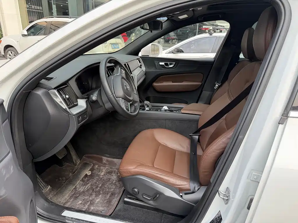 Volvo XC60 2022