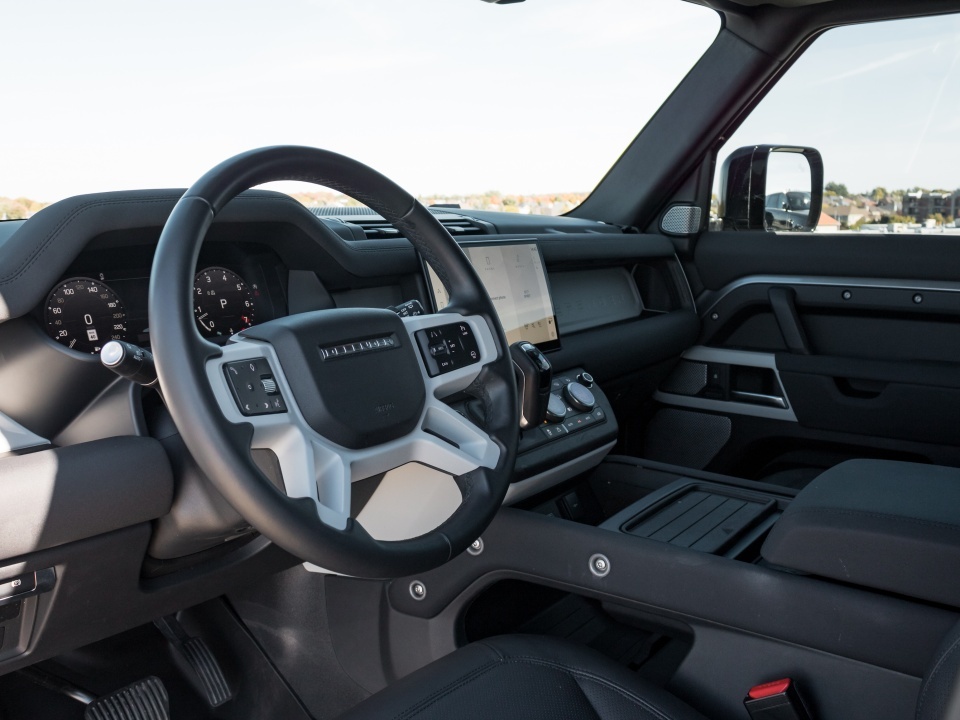 Land Rover Defender 2023