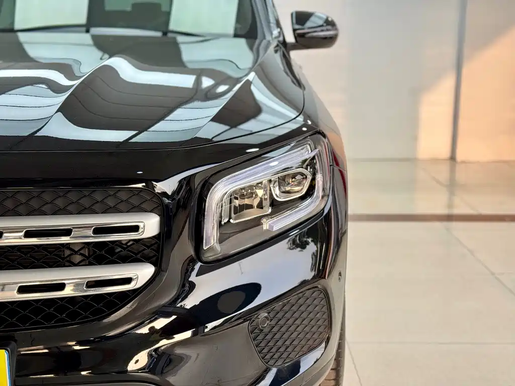 Mercedes-Benz GLB 2023
