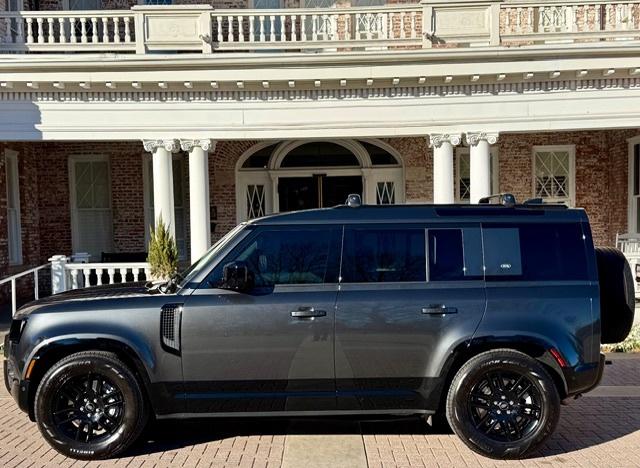Land Rover Defender 2024