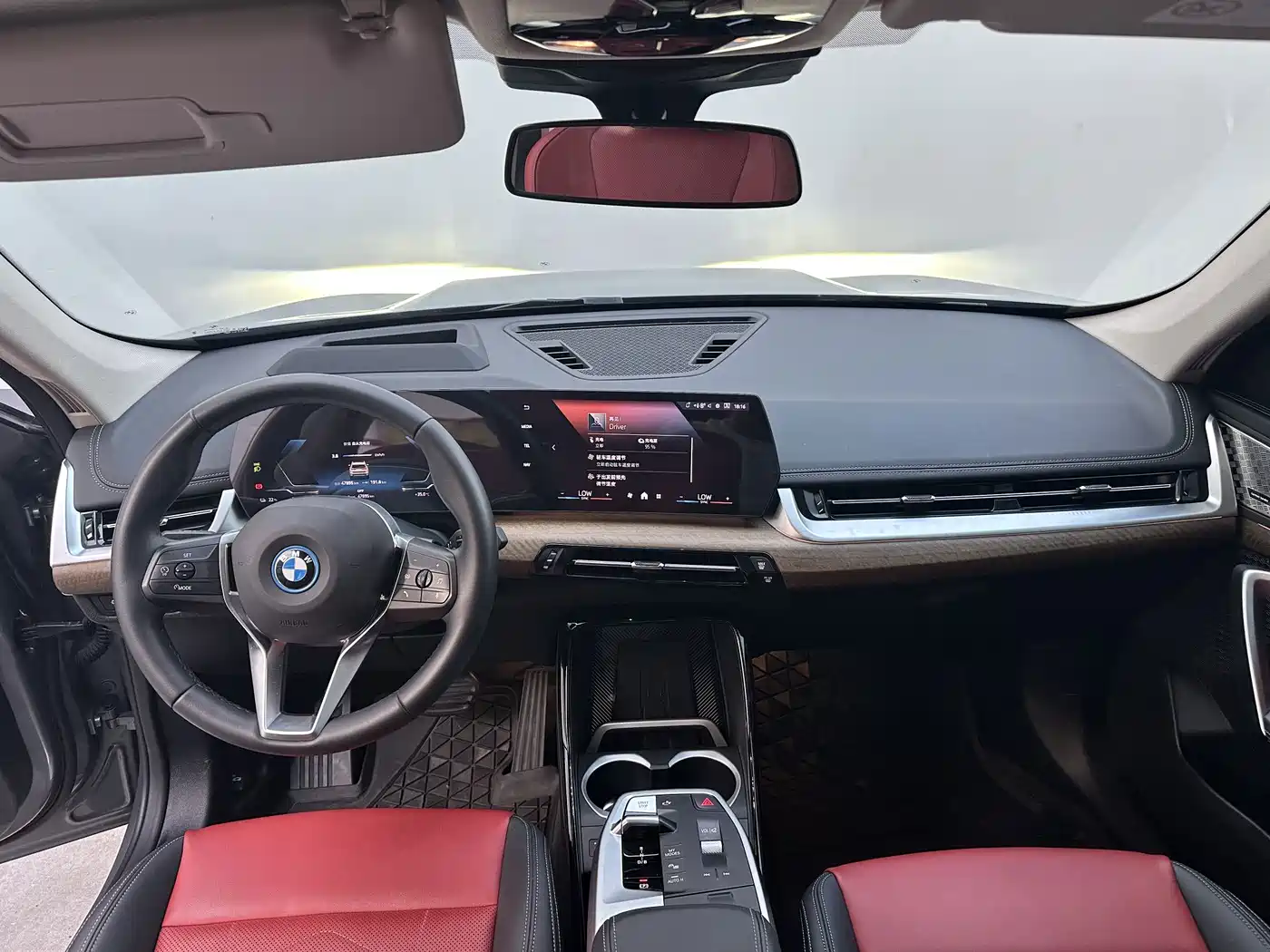 BMW iX1 2024
