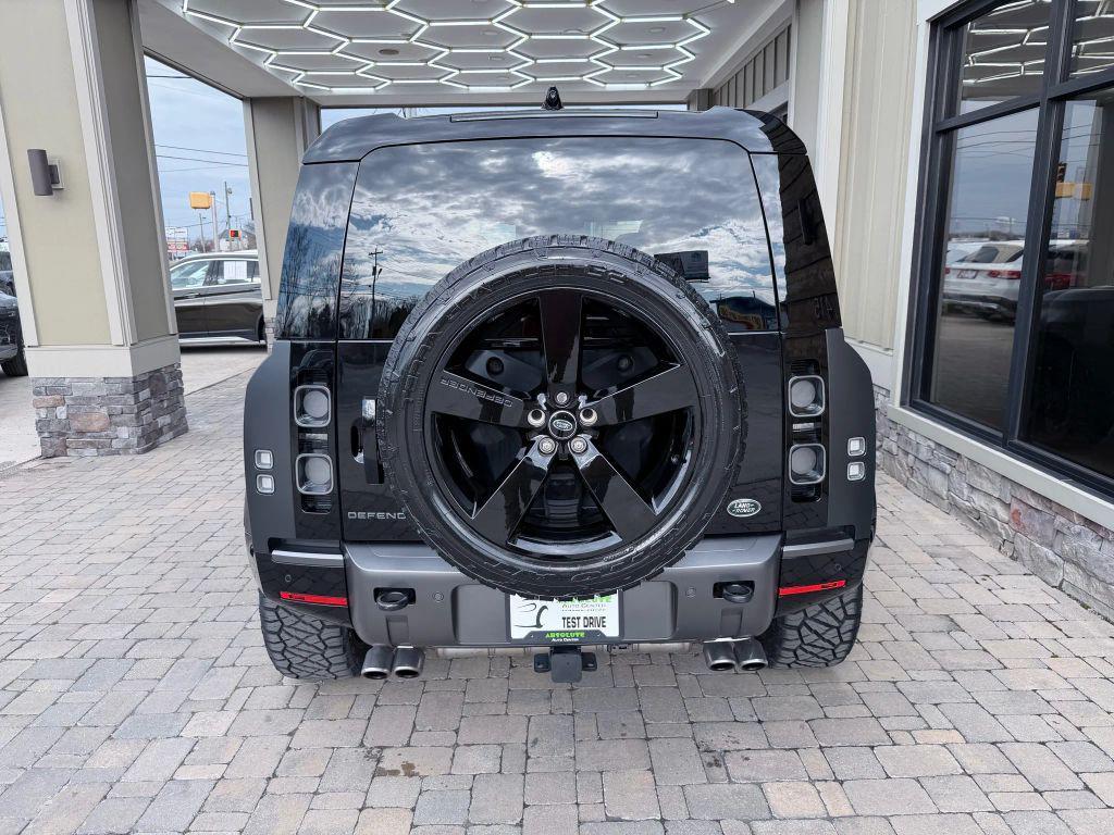 Land Rover Defender 2023