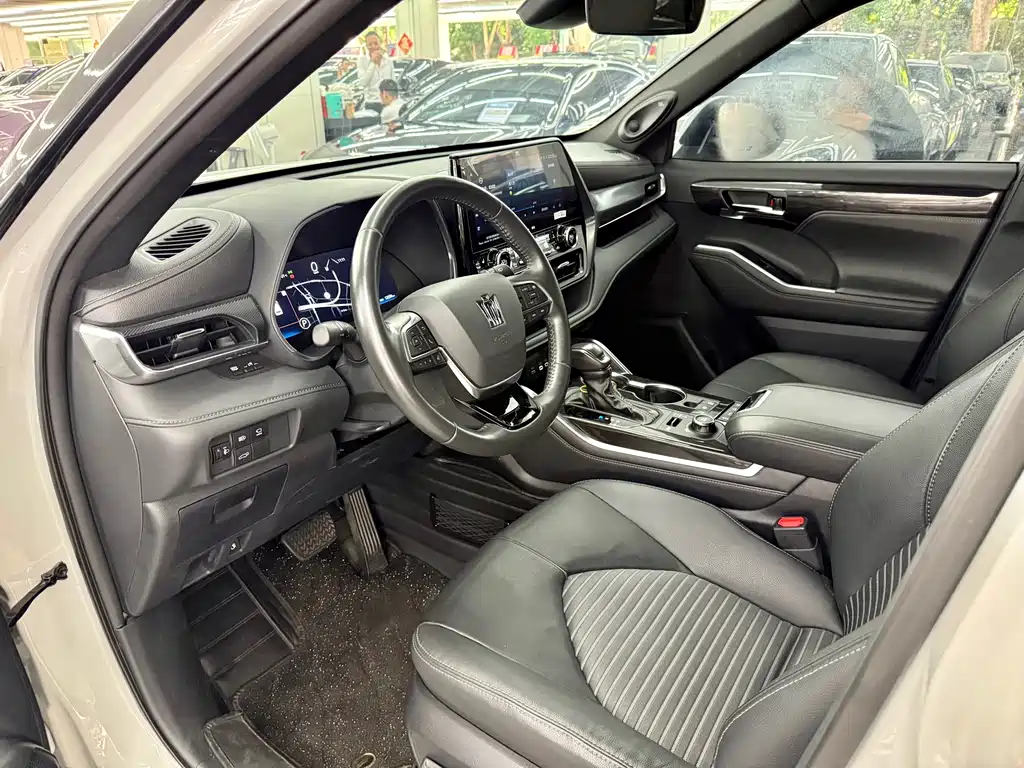 Toyota Crown Kluger 2023