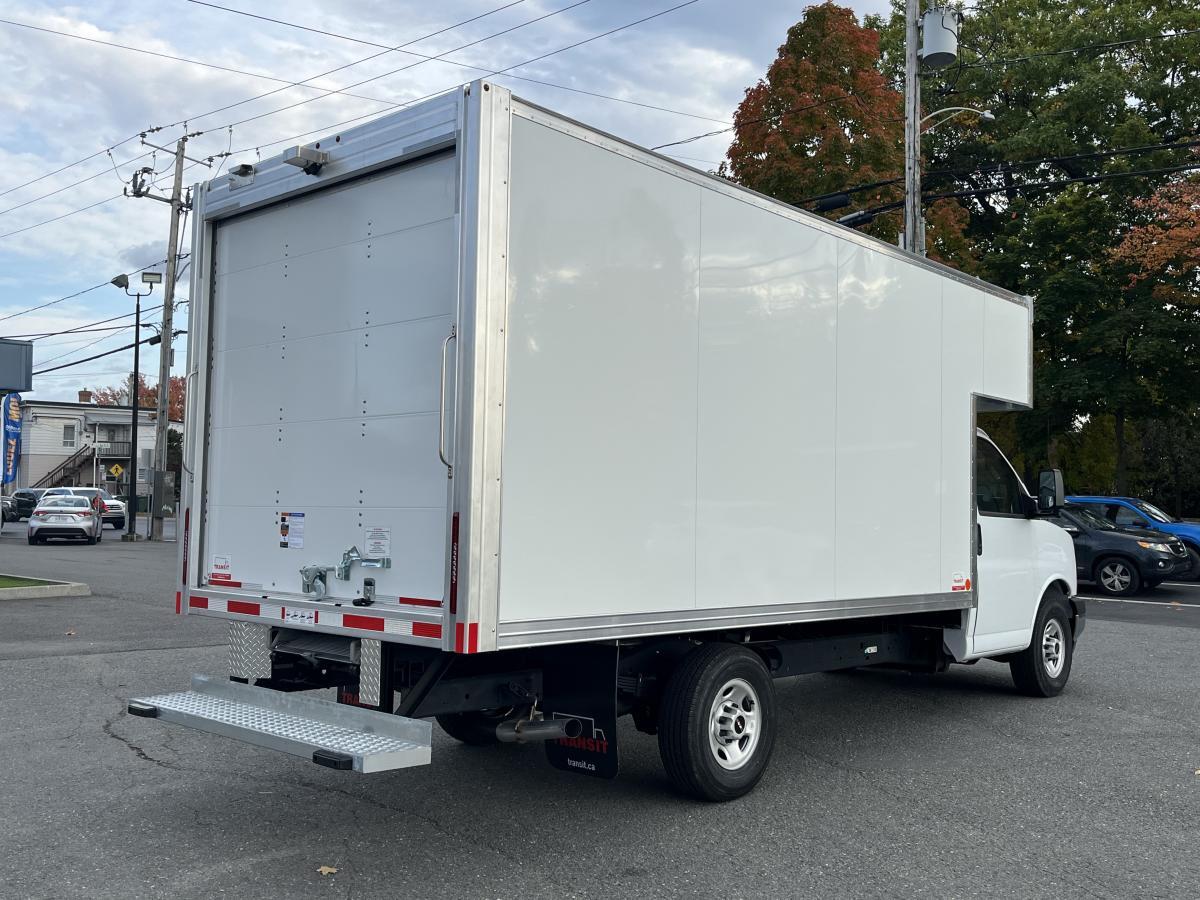 GMC Savana 2024