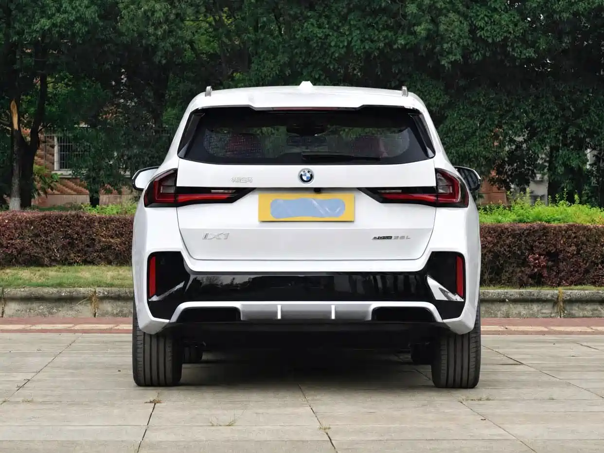 BMW iX1 2025