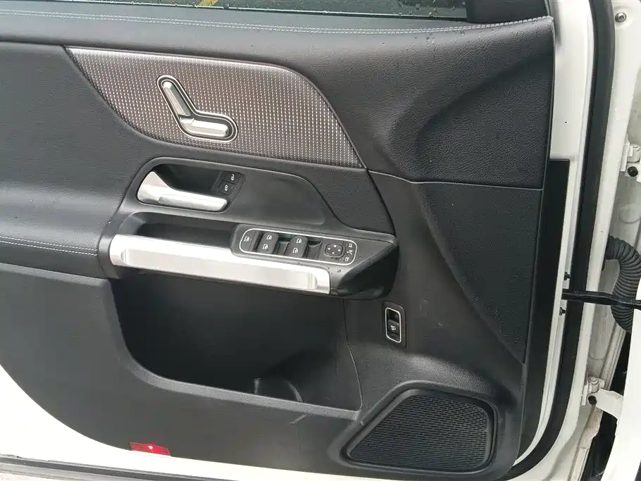 Mercedes-Benz GLB 2023