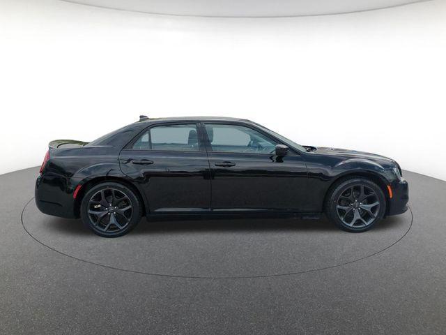 Chrysler 300 2021