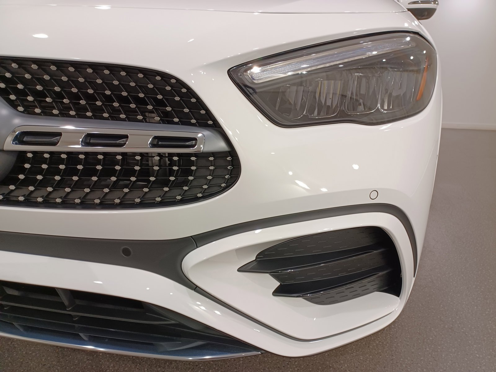 Mercedes-Benz GLA 2024