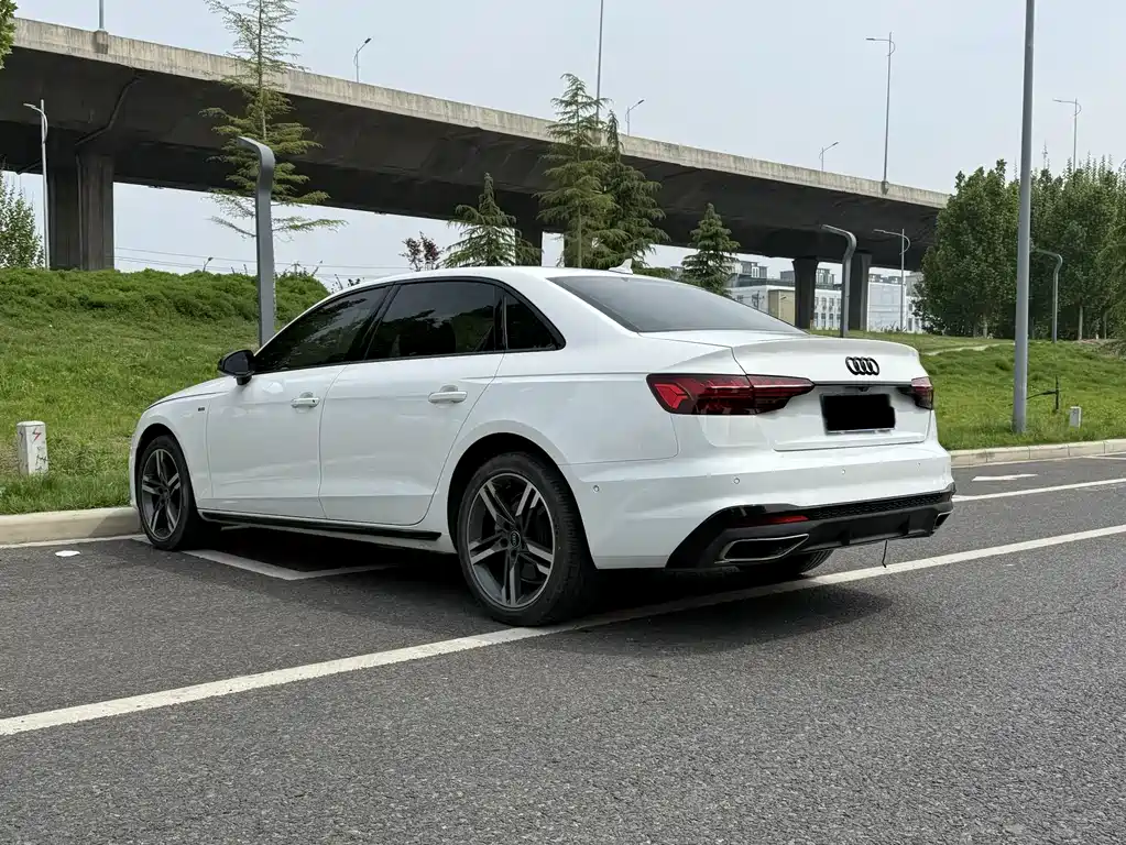 Audi A4 2023