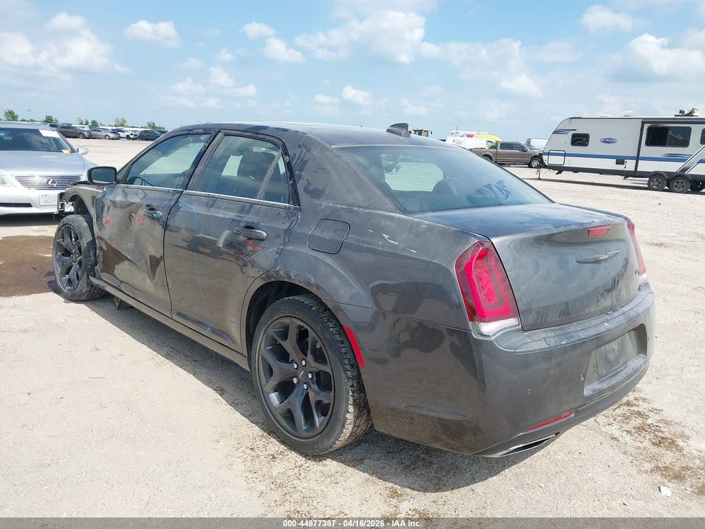 Chrysler 300 2023