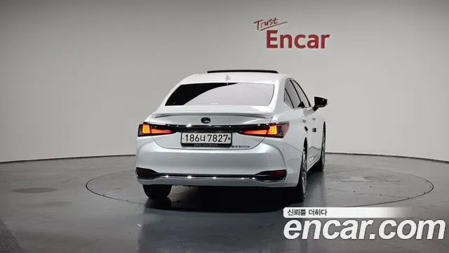 Lexus ES 2024