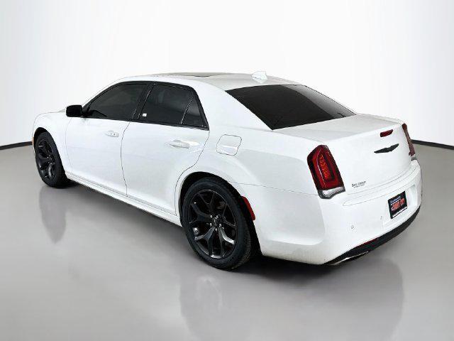 Chrysler 300 2022
