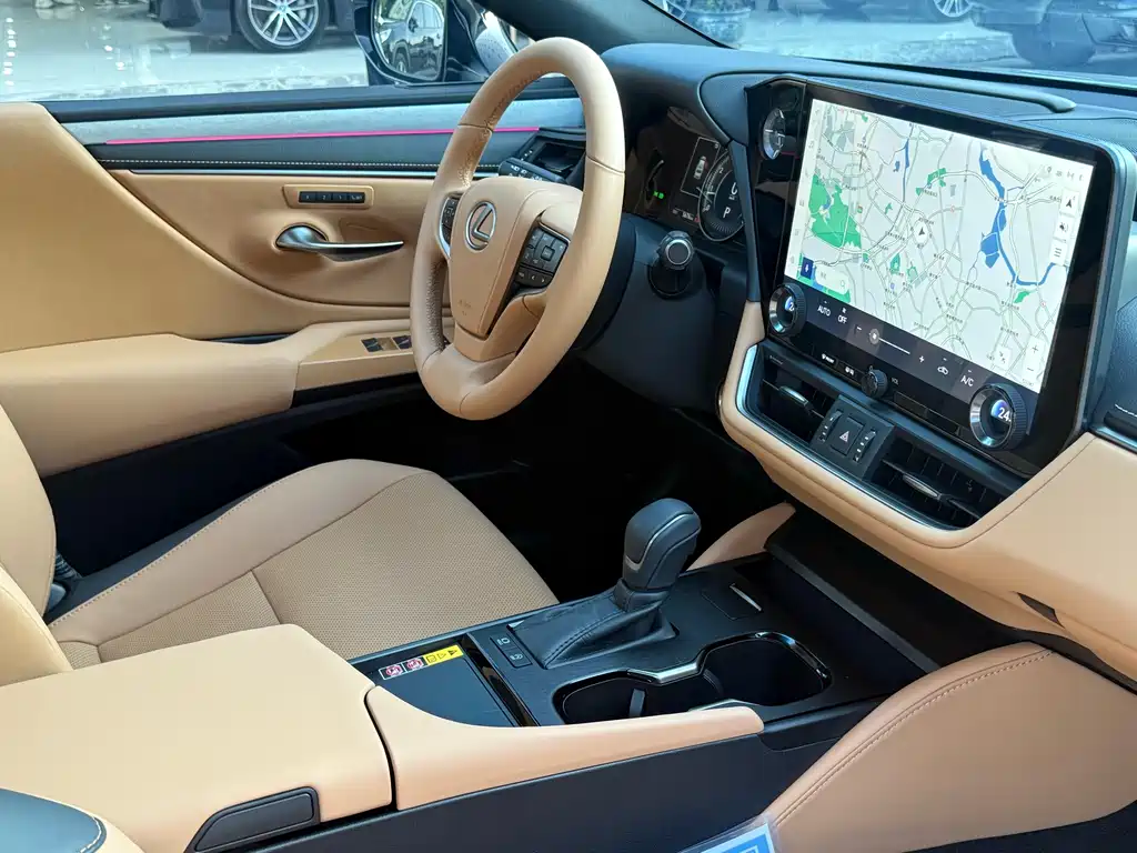 Lexus ES 2025