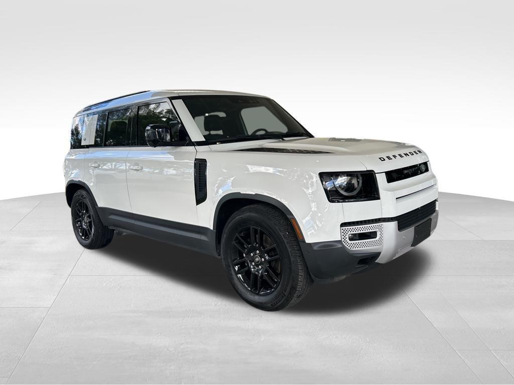 Land Rover Defender 2024