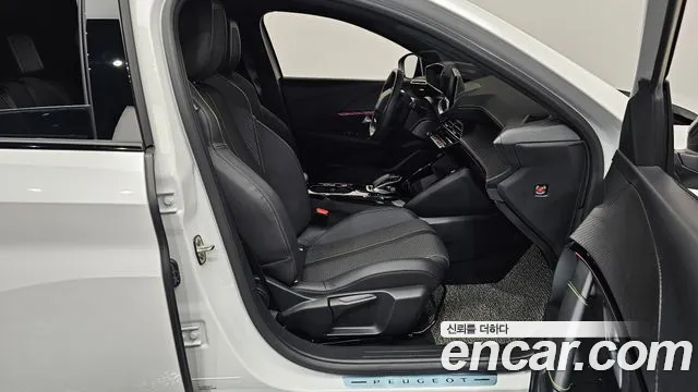 Peugeot 208 2021