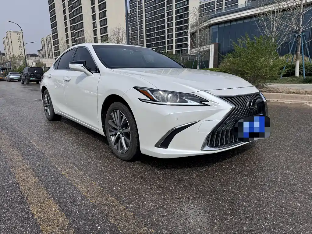 Lexus ES 2021