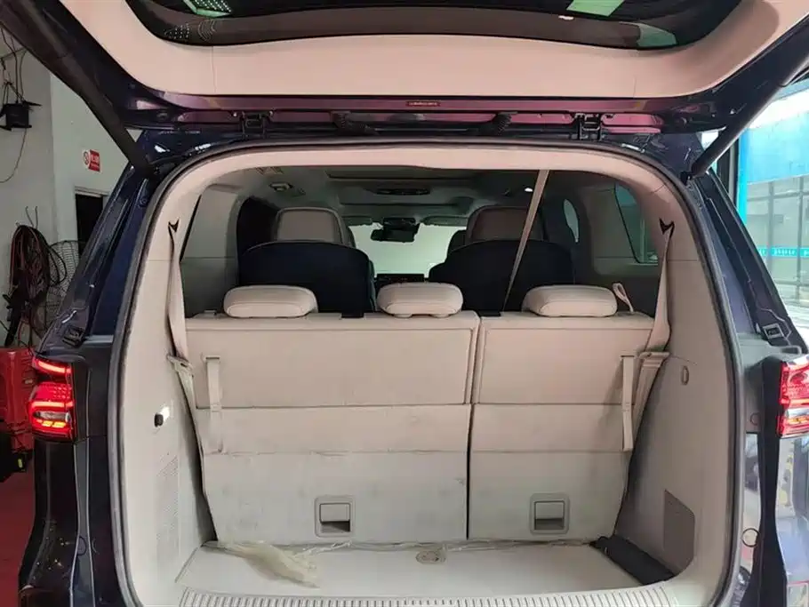 Roewe iMAX8 2021