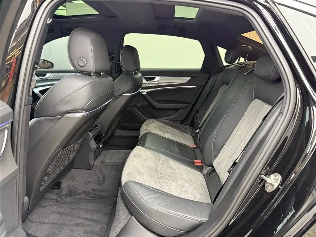 Audi e-tron 2023