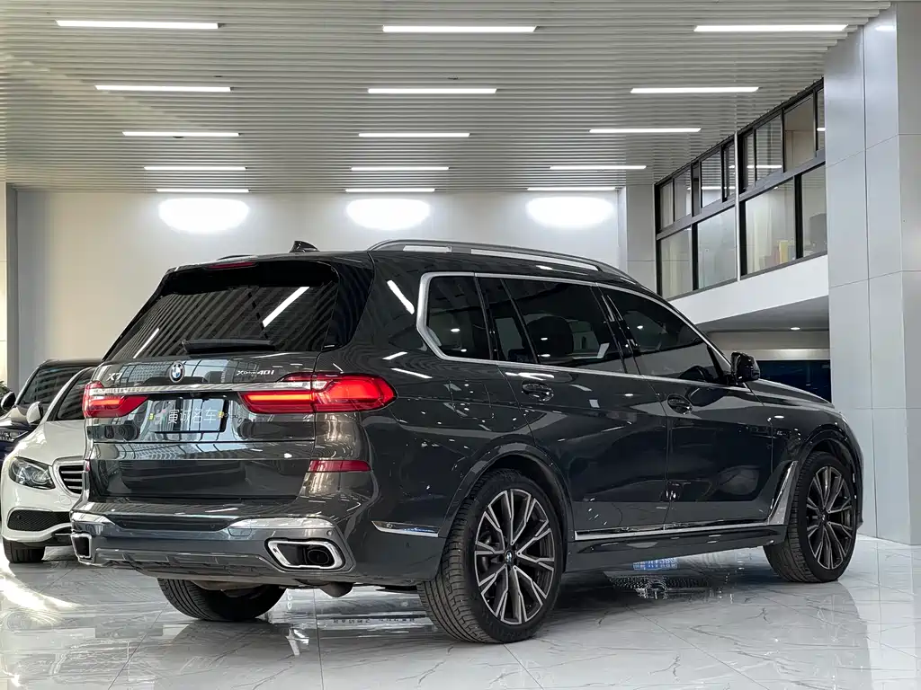 BMW X7 2021