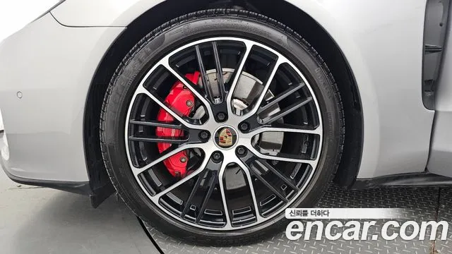 Porsche Panamera 2021