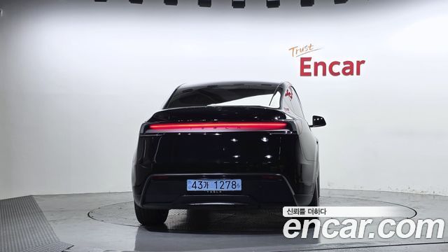 Tesla Model Y 2025